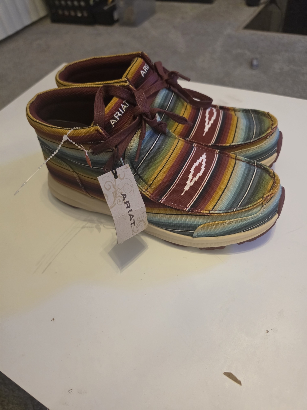 Ariat Hilo Serape Southwestern Shoes Women’s 9